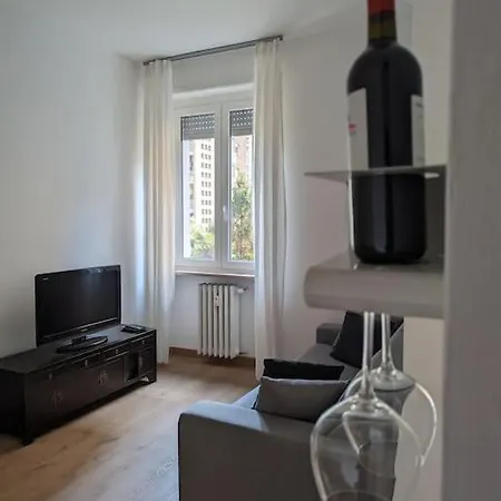 Modern And Comfortable Near The Subway Apartment Mailand